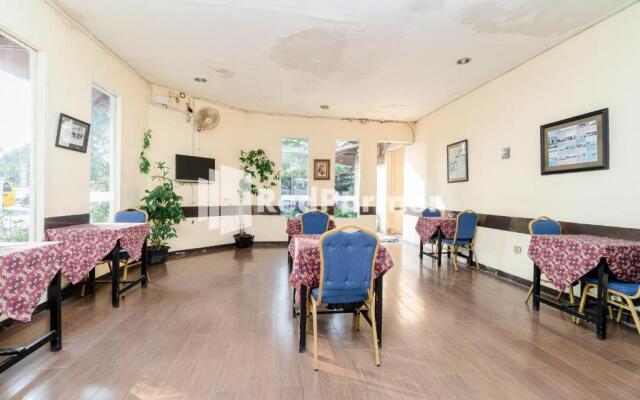 Reddoorz Plus @ Jl Kh Wahid Hasyim Medan