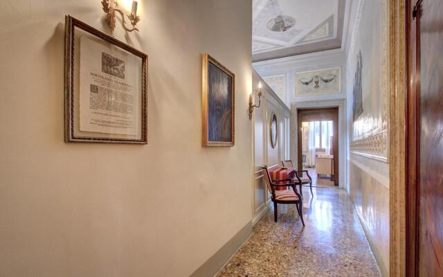 DOGE SPIRAL STAIRS gorgeous, historical, 4pax