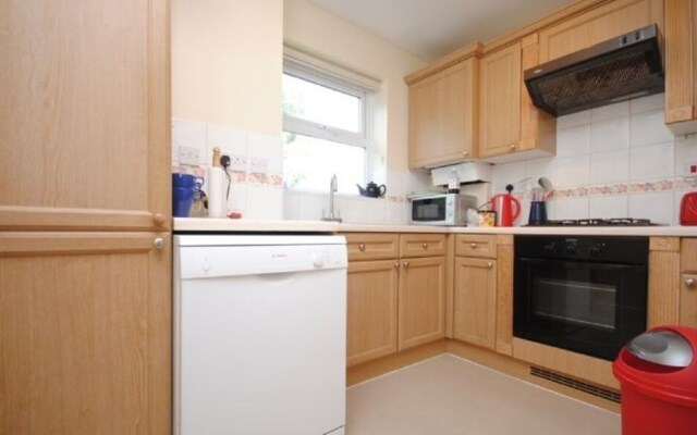Stride Close , Chichester 415071