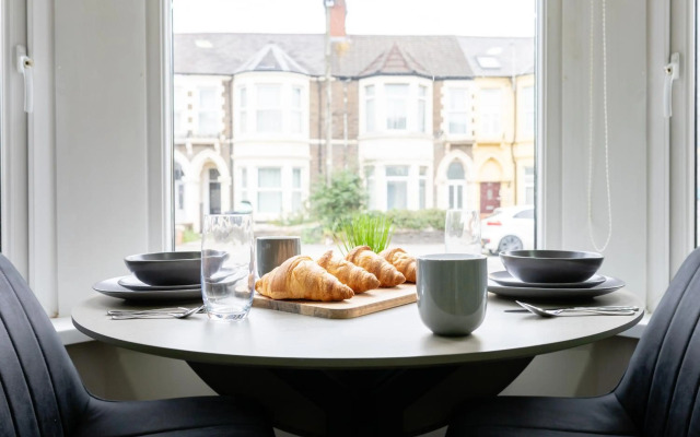 Lovely 2 Bedroom Apartment Near City Centre