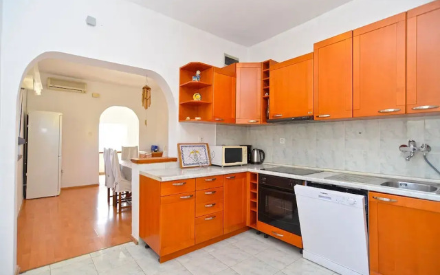 Apartment 623