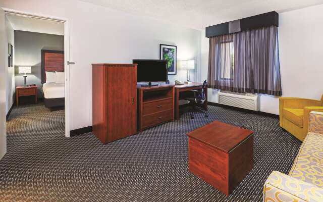 La Quinta Inn & Suites by Wyndham N Little Rock-McCain Mall