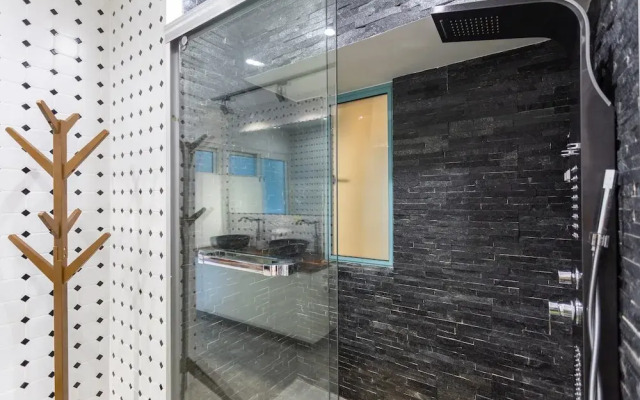 StarHome West Nanjing Road Branch