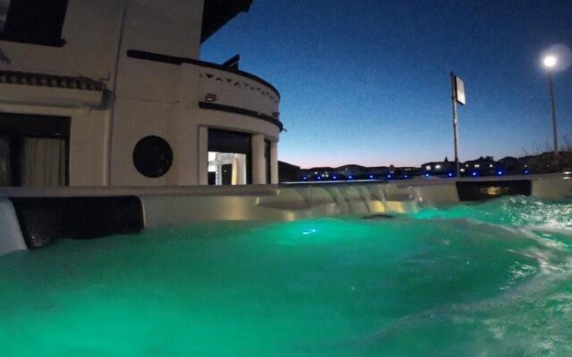 Single Fin Hotel & Lodge