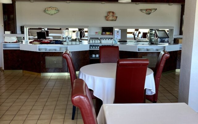 Brit Hotel Essentiel Moulins Avermes