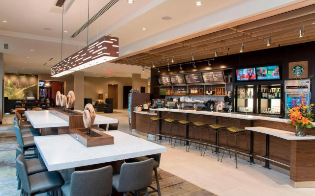 Courtyard by Marriott Holland Downtown