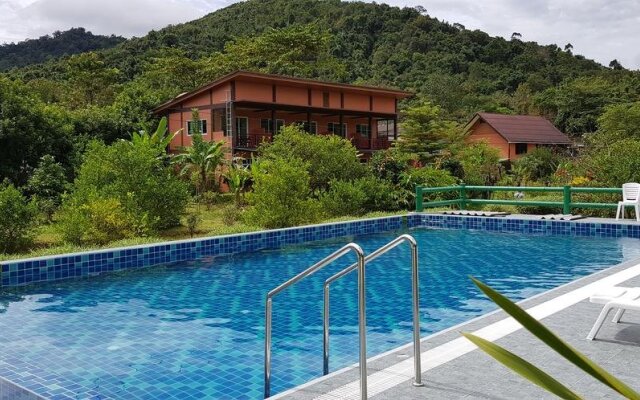 Khao Sok Country Resort