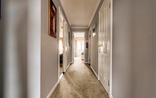Gorgeous 2BR City Centre Apt with Parking