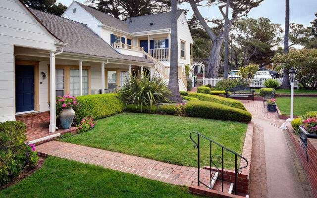 Colonial Terrace Inn by the Sea