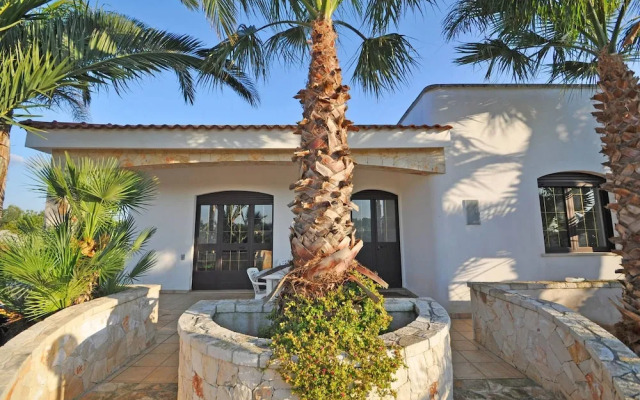 Villa Magnolia 1 Sleeps 8 Close to the sea