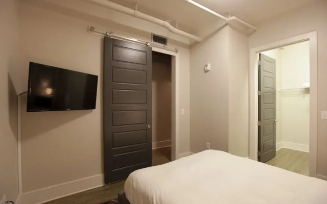 Broadway by Nashville Vacations