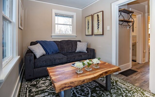 Cozy Carriage House, Walk to UNC, Free Bikes