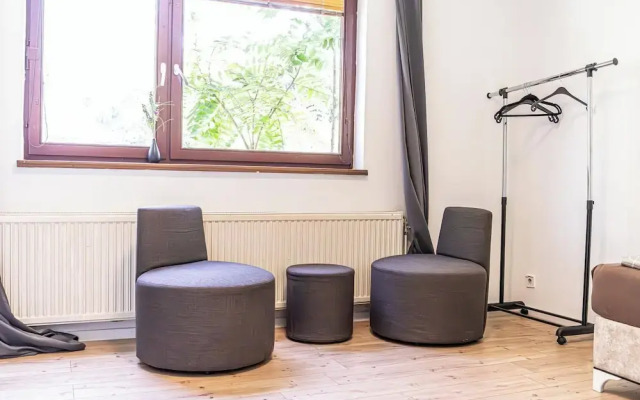 Cozy House  Terrace &Garden  Sleeps 34