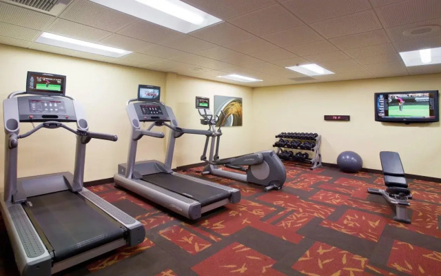 Courtyard by Marriott Fresno