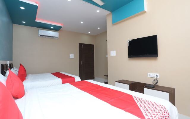 OYO 44565 Ashrit Suites
