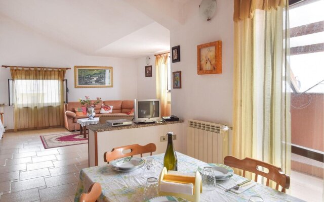 Nice Apartment in Reggio di Calabria With 2 Bedrooms and Wifi