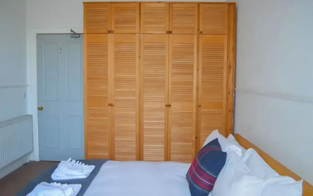 Spacious 3 Bedroom Flat in Marchmont