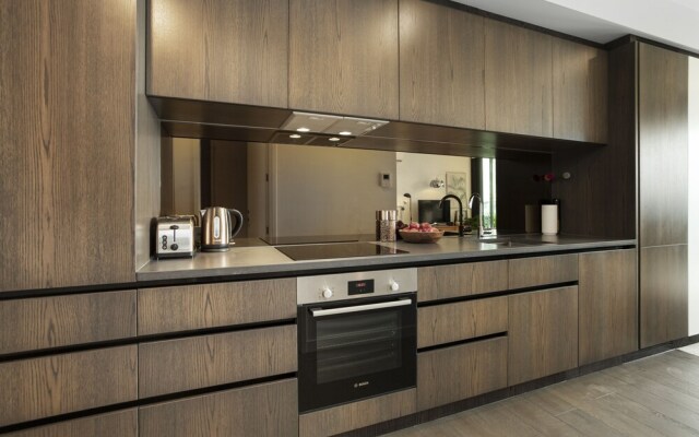 QV Almost New Studio Wynyard - 1013