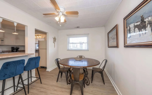 The Grand Elm Suites Sleeps 10