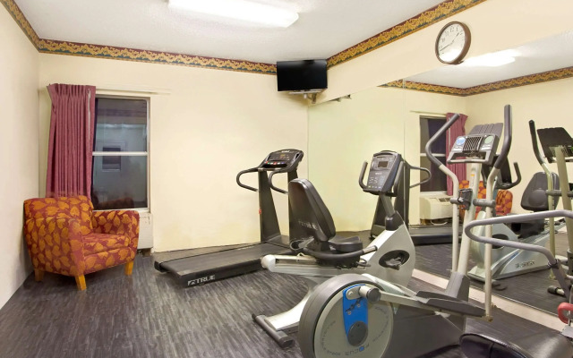 Days Inn & Suites by Wyndham Ridgeland