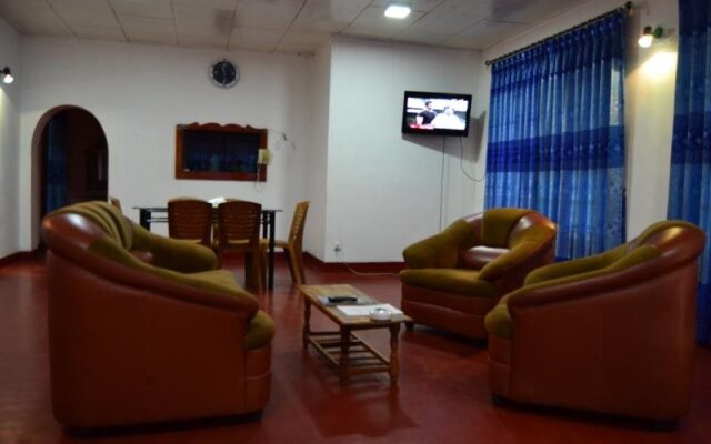 Amro Guest and Restaurant