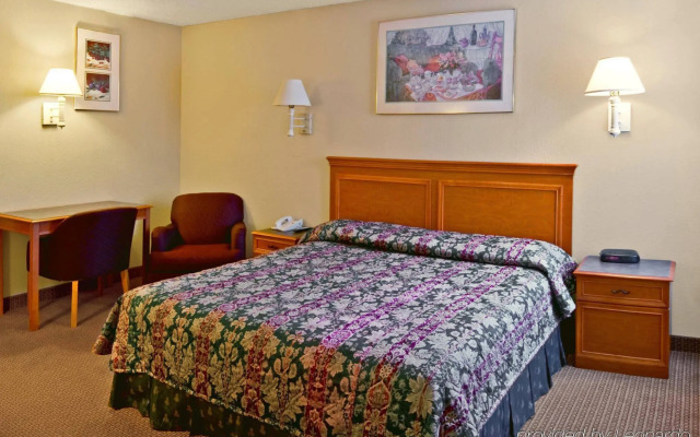 Fairview Inn By OYO Hesston I-135