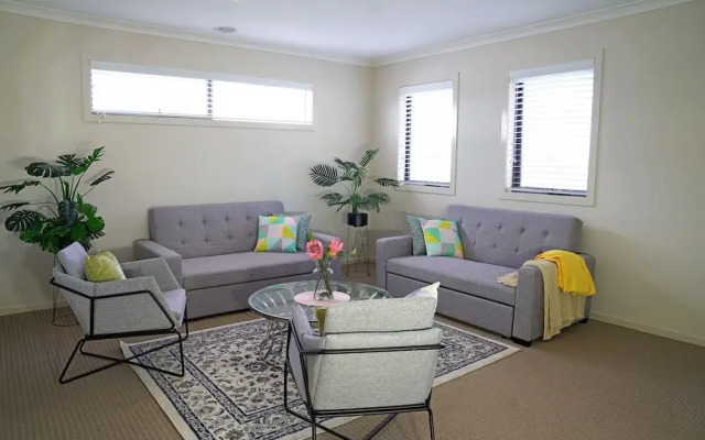 Modern 6BRM House Big Group at Pakenham
