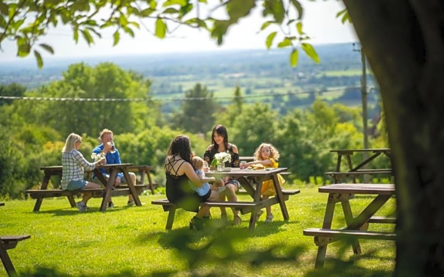 Rising Sun Pub, Restaurant and Rooms