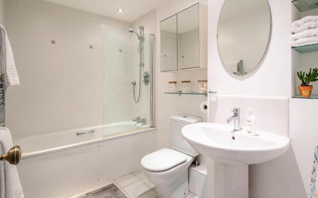 Stunning 4 Bedroom House in Central Bath