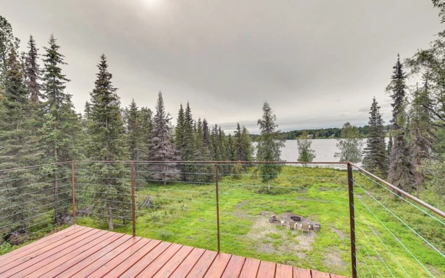 Spacious Soldotna Home w/ Mackey Lake Views!