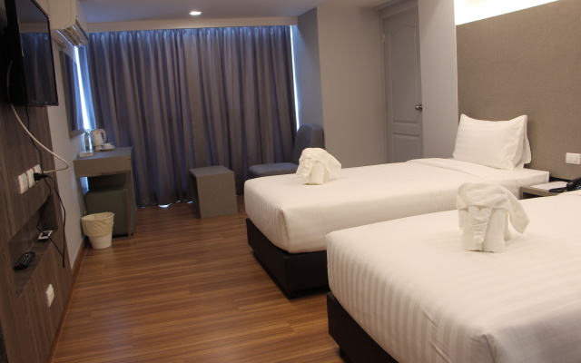 Top View Hotel – Guest Rooms – Si Racha