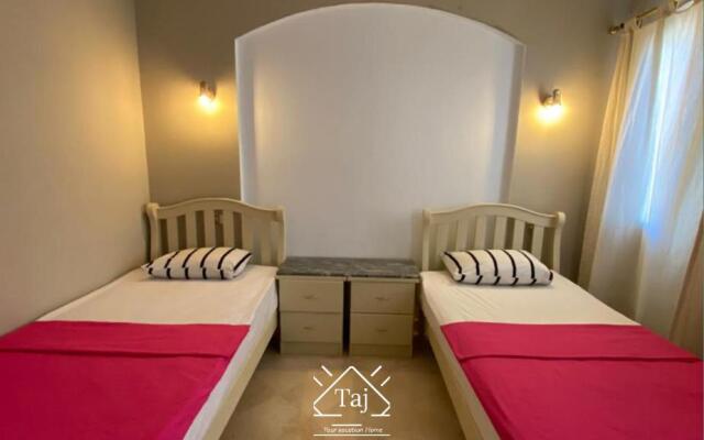 Taj Home, Amazing pool and lagoon view 2bedrooms apartment