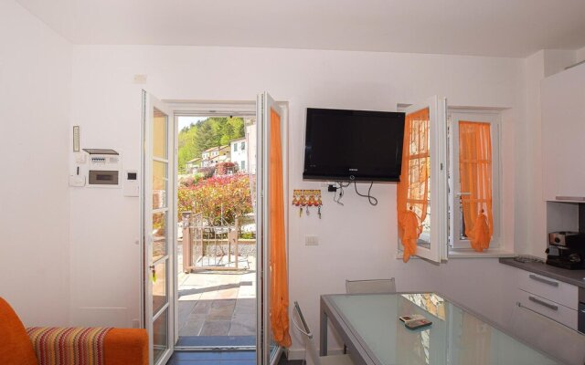 Nice Home in Magliolo With Wifi and 1 Bedrooms