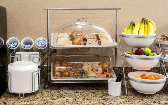 Comfort Suites Oil Center