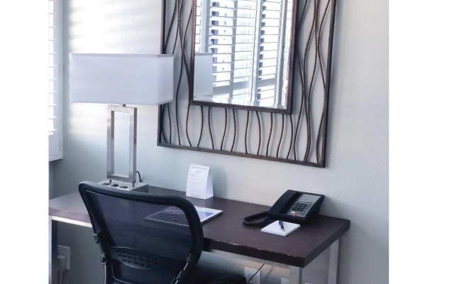 Mariposa Inn & Suites
