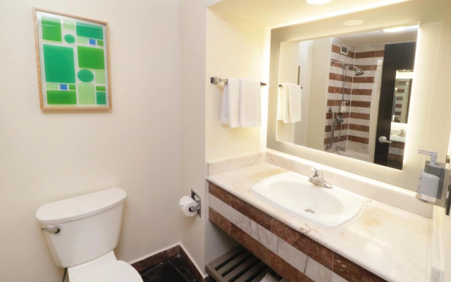 Holiday Inn Monterrey - Parque Fundidora by IHG