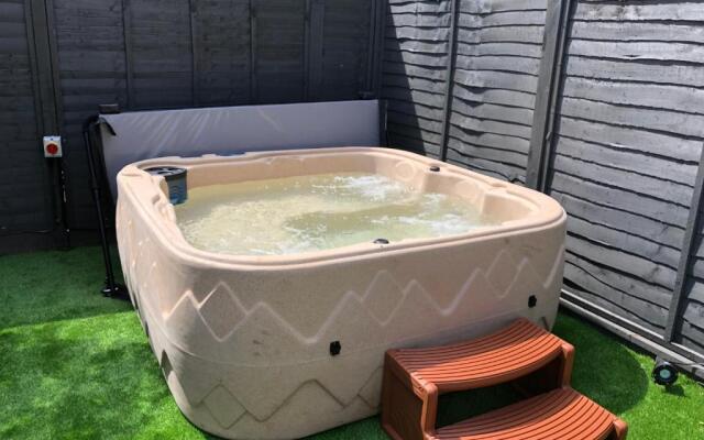 Bournemouth Holiday Let With Hot Tub & Sauna