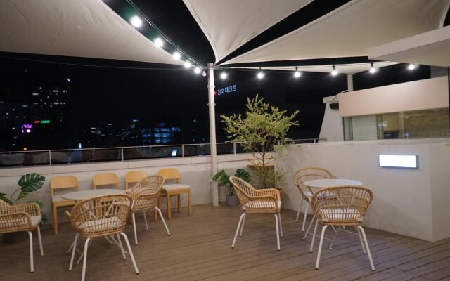 Tong Tong Petit Hotel