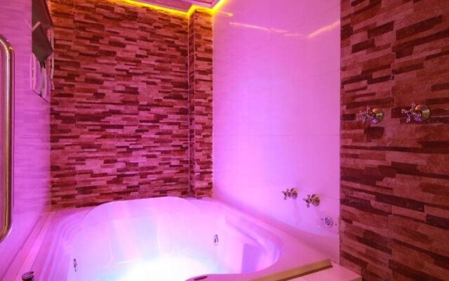Adrenalina Hotel - Adults Only