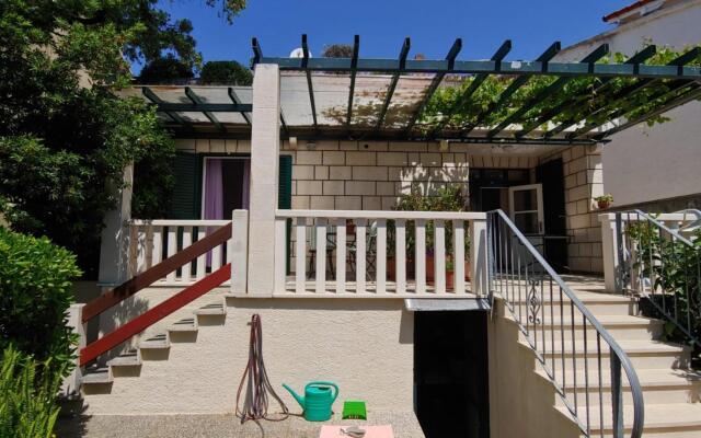 Cvita - 150 m From Pebble Beach - SA3