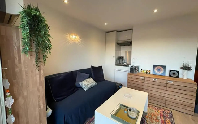 Studio terrasse dans résidence avec piscine
