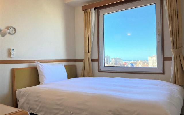 Toyoko Inn Okinawa Naha Omoromachi Ekimae