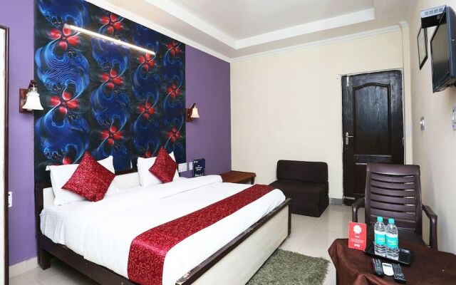 OYO 12784 Hotel Roomers