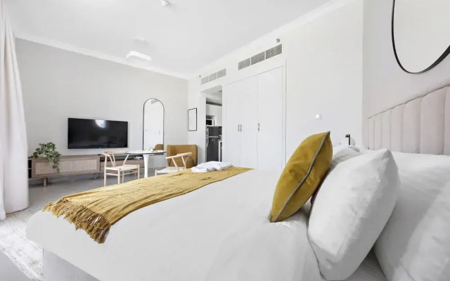 Spacious Studio in Art Gardens Gym Pool