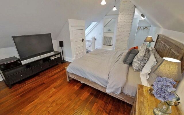 Linden Hills Luxury Charmer