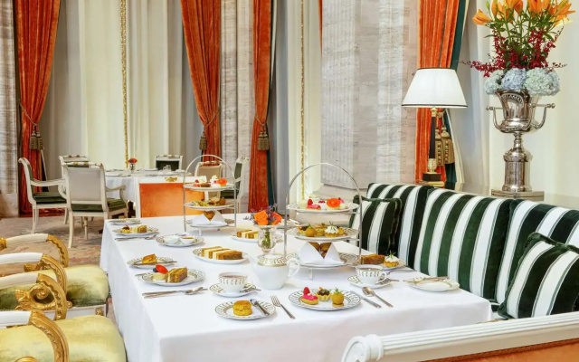 The Plaza Doha, LXR s & Resorts