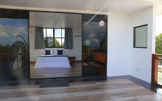 Room in B&B - Master Suite With Views to the Ocean