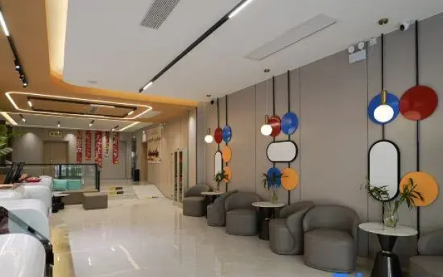 Home Inn UP Huayi Zhitui Hotel (Ankang Hongqiqiu Plaza Store