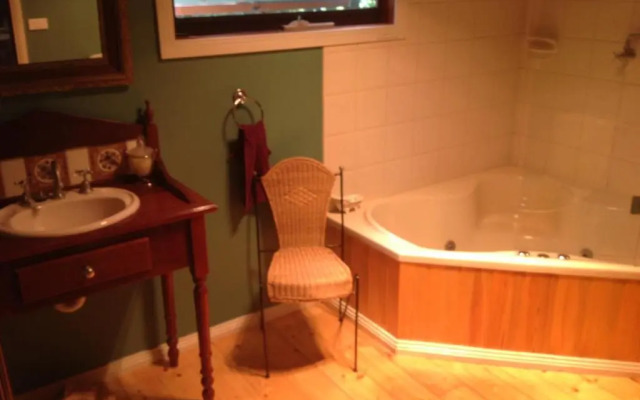 Ballarat cottages incorporating yarrowee cottage and Admirals cottage