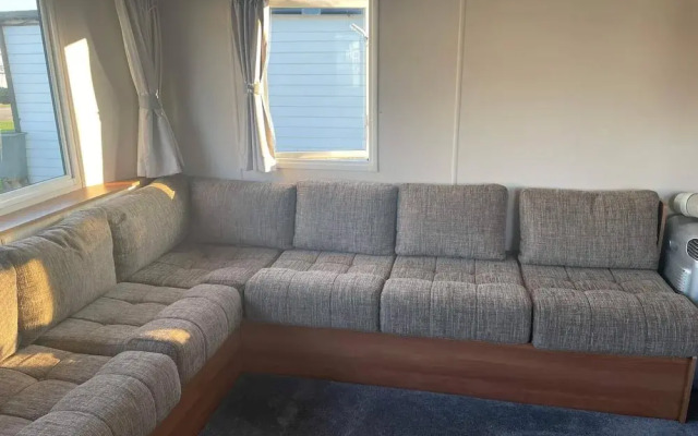 2022 Holiday Home 2 Bedroom With Decking